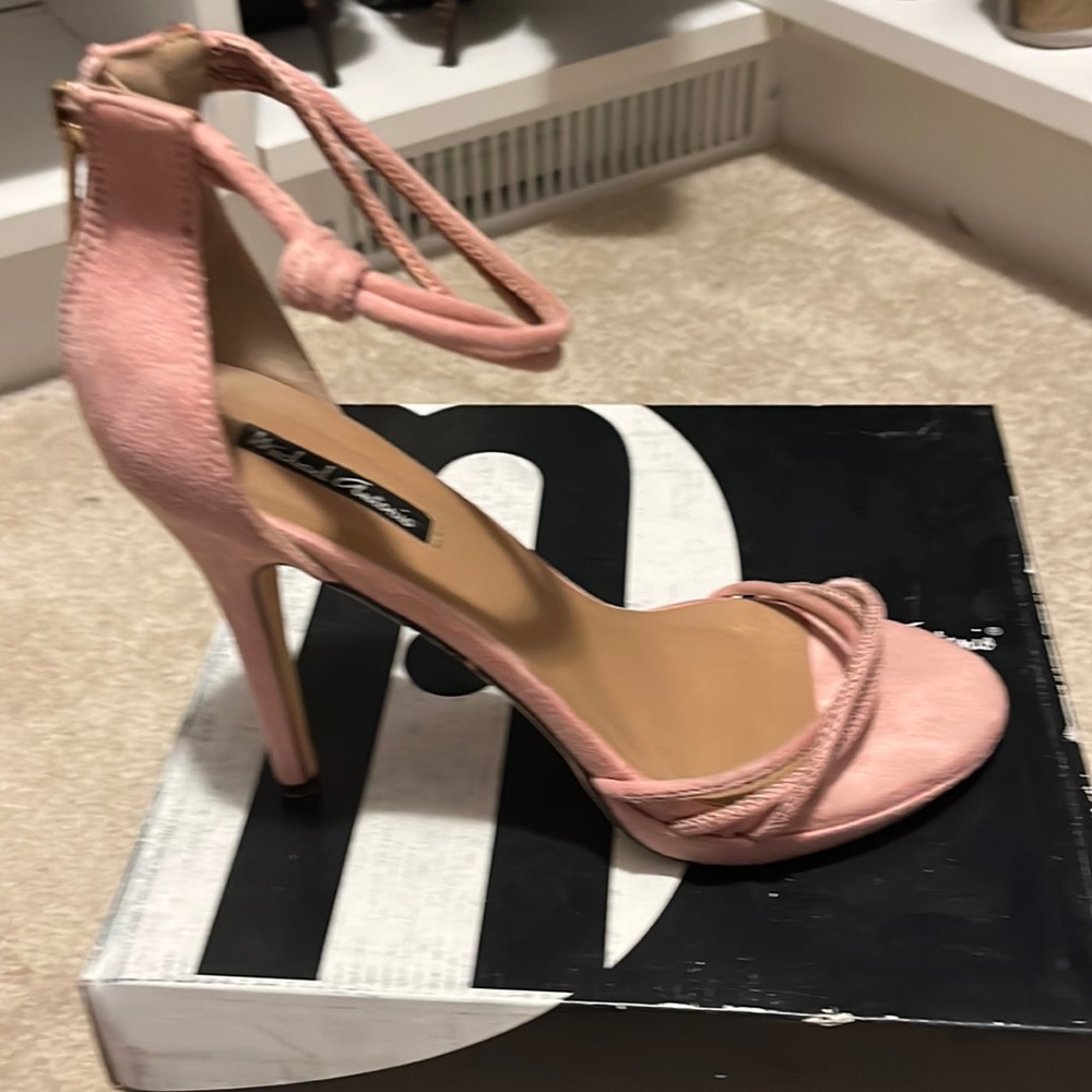 Summer chic heels